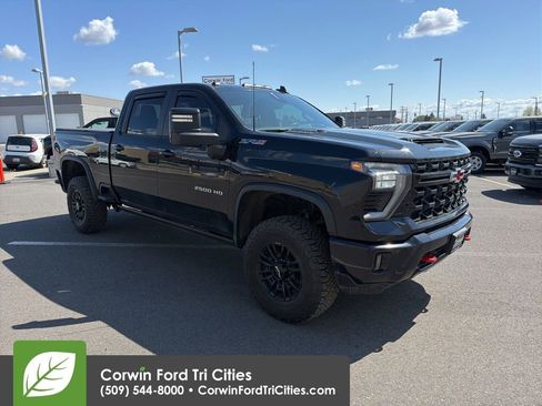 Used 2024 Chevrolet Silverado 2500 ZR2 w/ Technology Package image 4