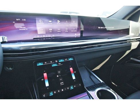 Used 2025 Cadillac Escalade ESV Sport w/ Touring Package image 22