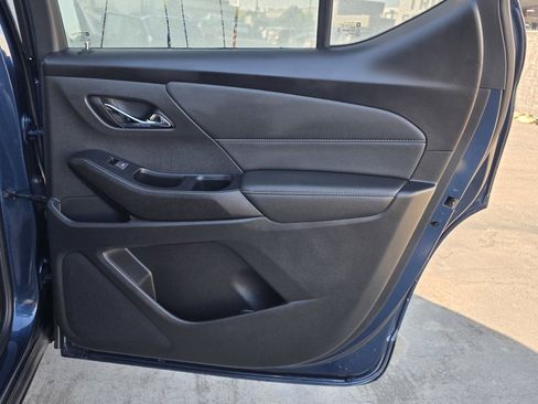 Used 2023 Chevrolet Traverse LT image 12