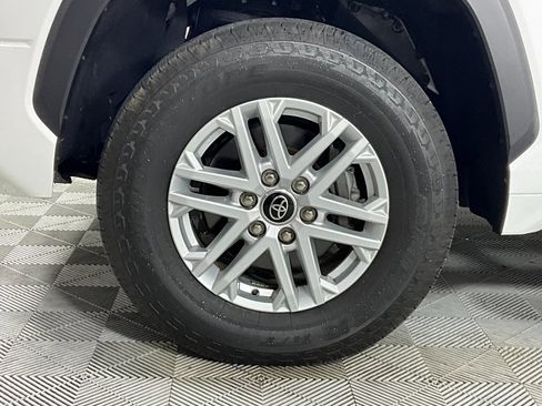 Used 2022 Toyota Tundra SR5 w/ SR5 Premium Package image 29