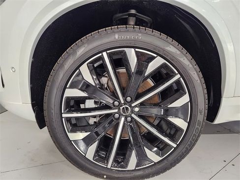 New 2026 Volvo XC90 B6 Plus w/ Protection Package Premier image 8
