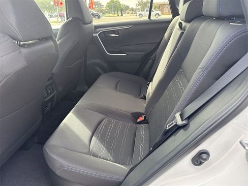Used 2023 Toyota RAV4 SE image 29