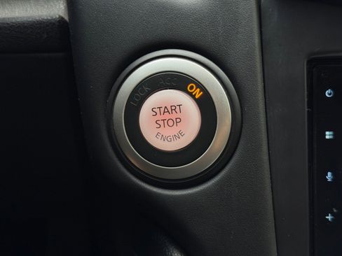 Used 2020 Nissan 370Z Coupe image 22