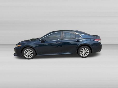 Used 2020 Toyota Camry LE FWD image 10