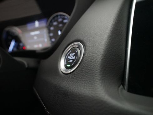 Used 2022 Cadillac XT4 Luxury w/ Cold Weather Package AWD/4WD image 31