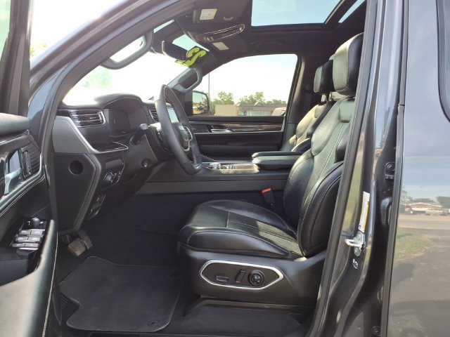 Used 2023 Jeep Wagoneer 4WD w/ Premium Group I image 13