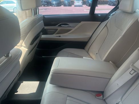 Used 2022 BMW 740i RWD image 8
