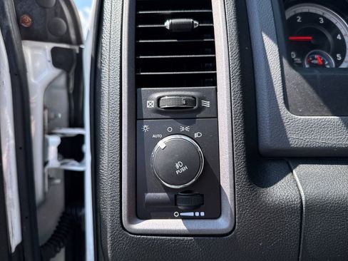 Used 2014 RAM 5500 Tradesman w/ Power & Remote Entry Group image 32