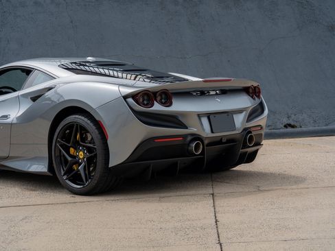 Used 2021 Ferrari F8 Tributo RWD image 22
