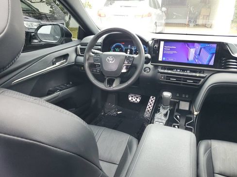 Used 2025 Toyota Camry XSE FWD image 14