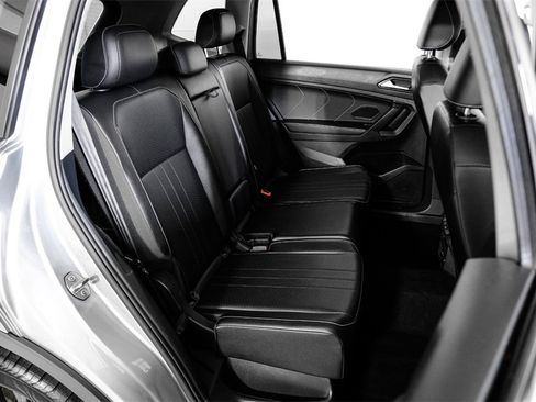 Used 2022 Volkswagen Tiguan SE image 40