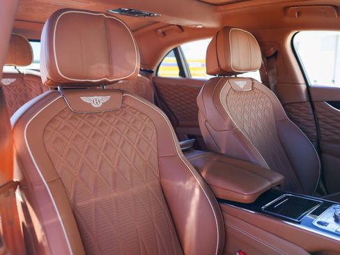 Used 2021 Bentley Flying Spur W12 image 18