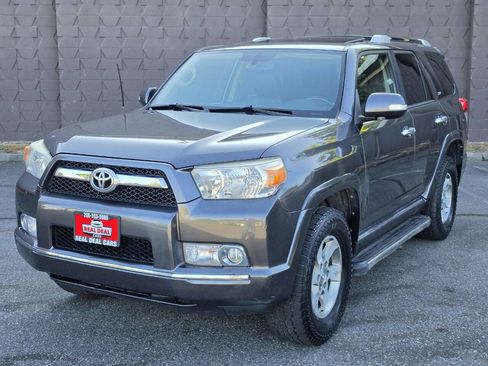Used 2010 Toyota 4Runner SR5 w/ Convenience Pkg AWD/4WD image 16