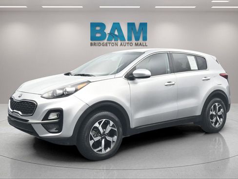 Used 2022 Kia Sportage LX AWD/4WD image 3