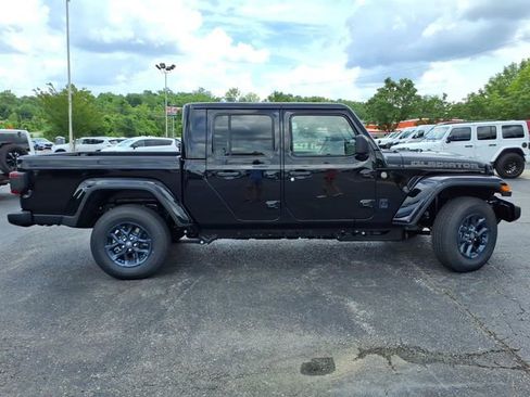 New 2026 Jeep Gladiator Sport AWD/4WD image 2