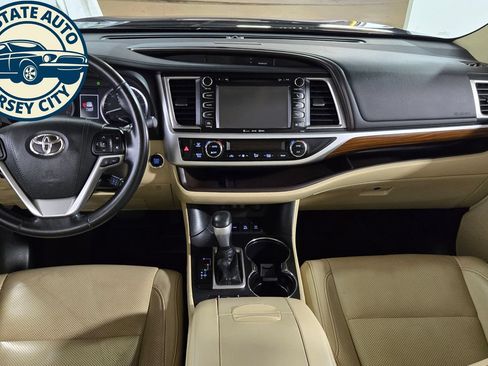 Used 2017 Toyota Highlander Limited w/ Protection Package #3 AWD/4WD image 28