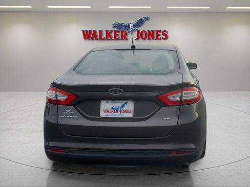 Used 2016 Ford Fusion SE image 4