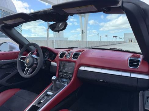 Used 2016 Porsche Boxster Spyder image 10
