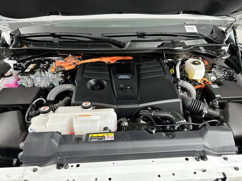 Certified 2025 Toyota Tundra Limited AWD/4WD image 30