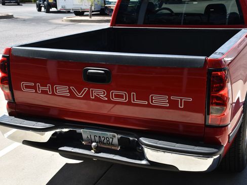 Used 2004 Chevrolet Silverado 1500 W/T RWD image 5