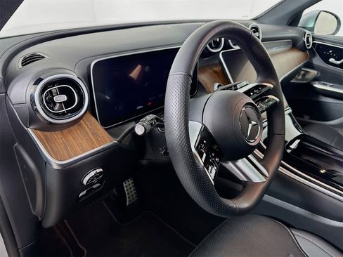 Used 2023 Mercedes-Benz GLC 300 4MATIC image 7