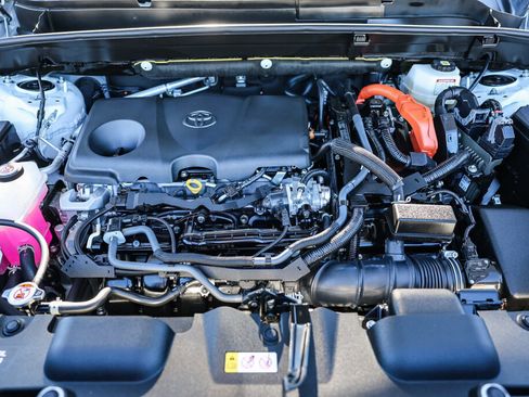 Used 2024 Toyota Venza Limited image 18