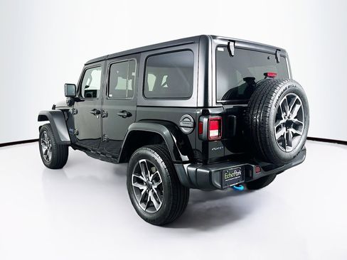Used 2024 Jeep Wrangler Unlimited w/ Convenience Group AWD/4WD image 5