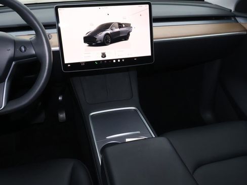 Used 2023 Tesla Model Y Long Range image 11