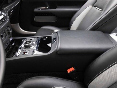 Used 2019 Rolls-Royce Dawn RWD image 28