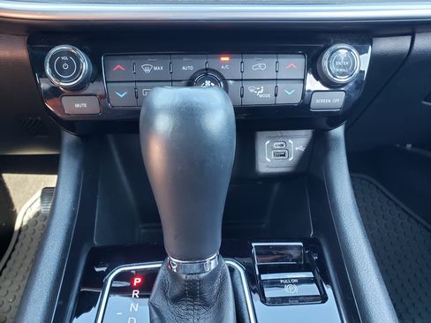 Used 2025 Jeep Compass Latitude w/ Sun & Sound Group AWD/4WD image 23