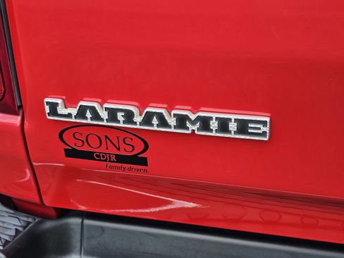 Used 2019 RAM 1500 Laramie image 11