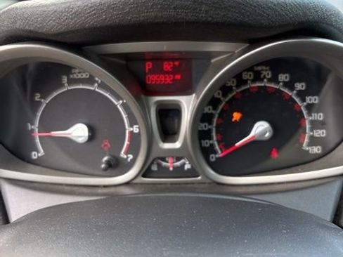 Used 2012 Ford Fiesta SE image 5