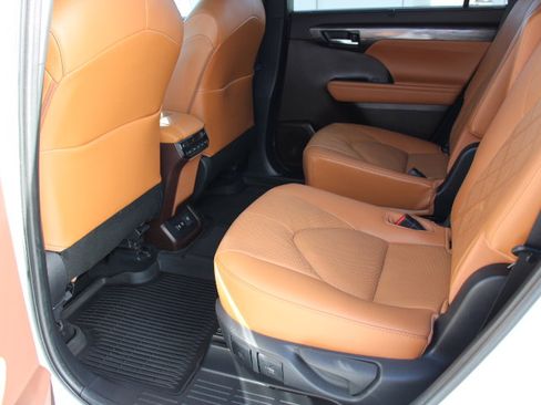 Certified 2021 Toyota Highlander Platinum image 15