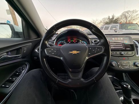 Used 2018 Chevrolet Malibu LT image 12