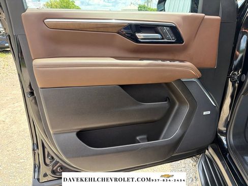 Used 2025 Chevrolet Suburban High Country w/ Sun And Tow Package AWD/4WD image 9