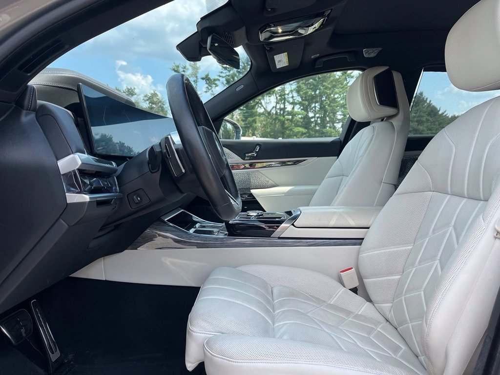Used 2024 BMW 760i xDrive AWD/4WD image 18