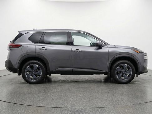 Used 2025 Nissan Rogue SV image 11