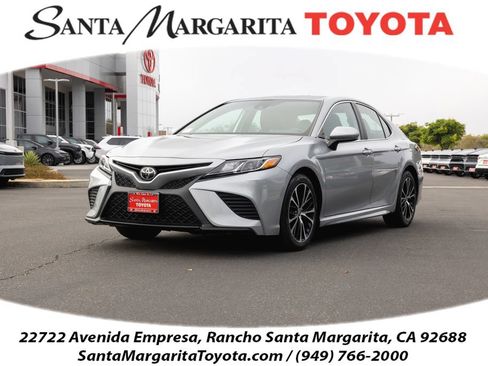 Certified 2020 Toyota Camry SE FWD image 1