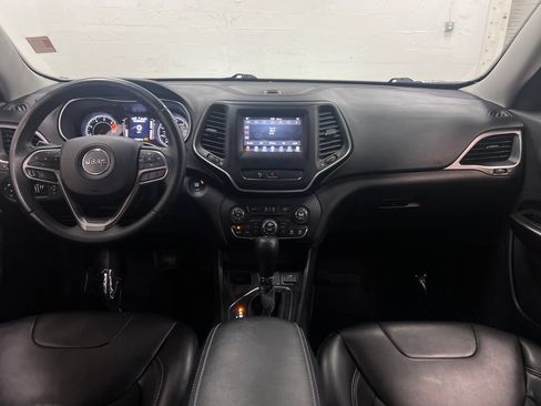 Used 2019 Jeep Cherokee Latitude Plus w/ Comfort/Convenience Group FWD image 15