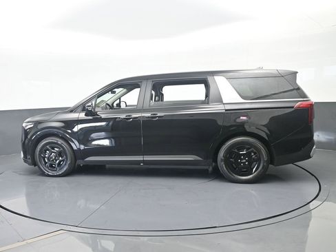 Used 2025 Kia Carnival image 3