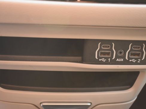 Used 2024 Chrysler Pacifica Touring-L FWD image 28