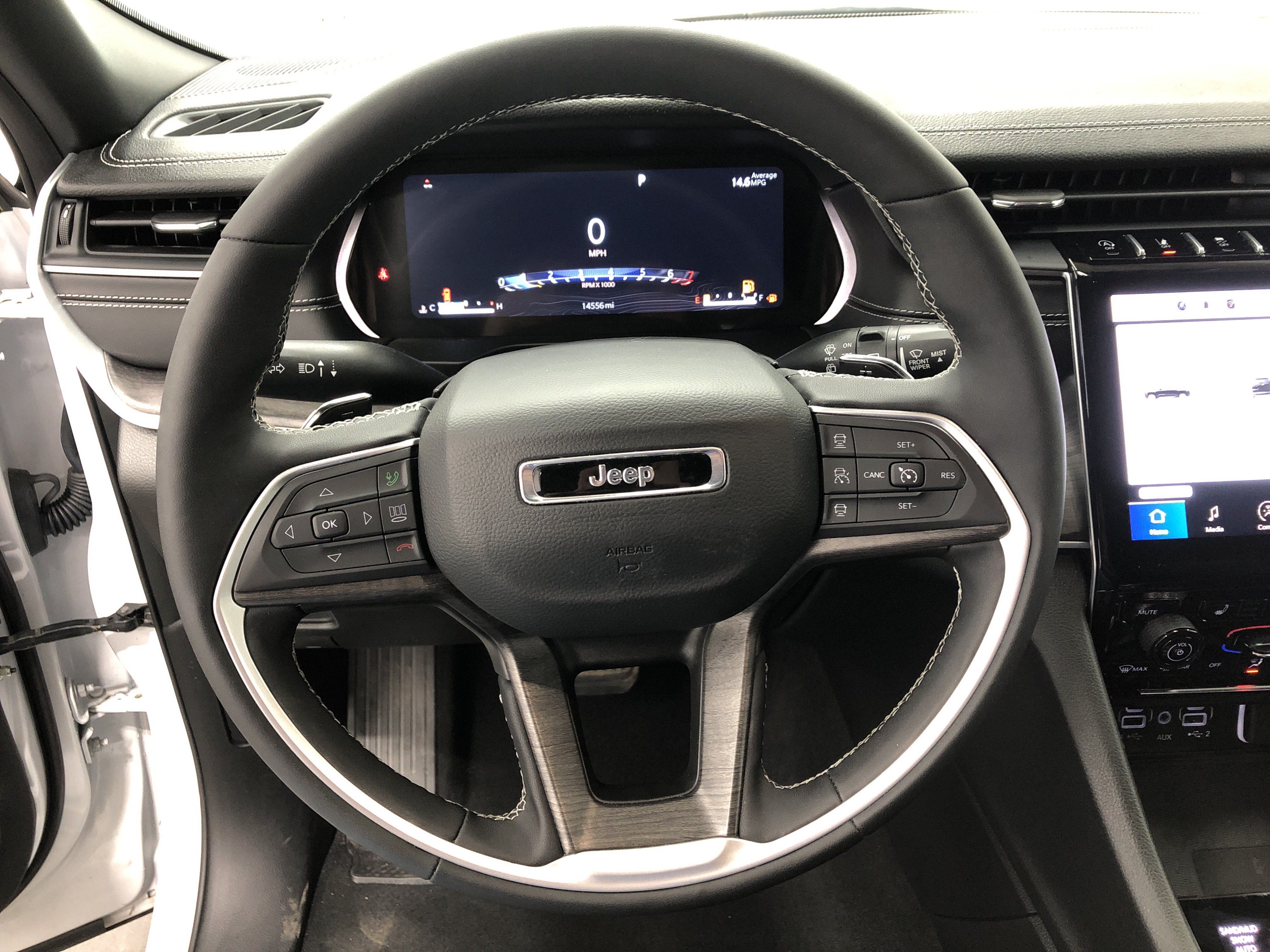 Certified 2024 Jeep Grand Cherokee Limited w/ Luxury Tech Group II AWD/4WD image 22