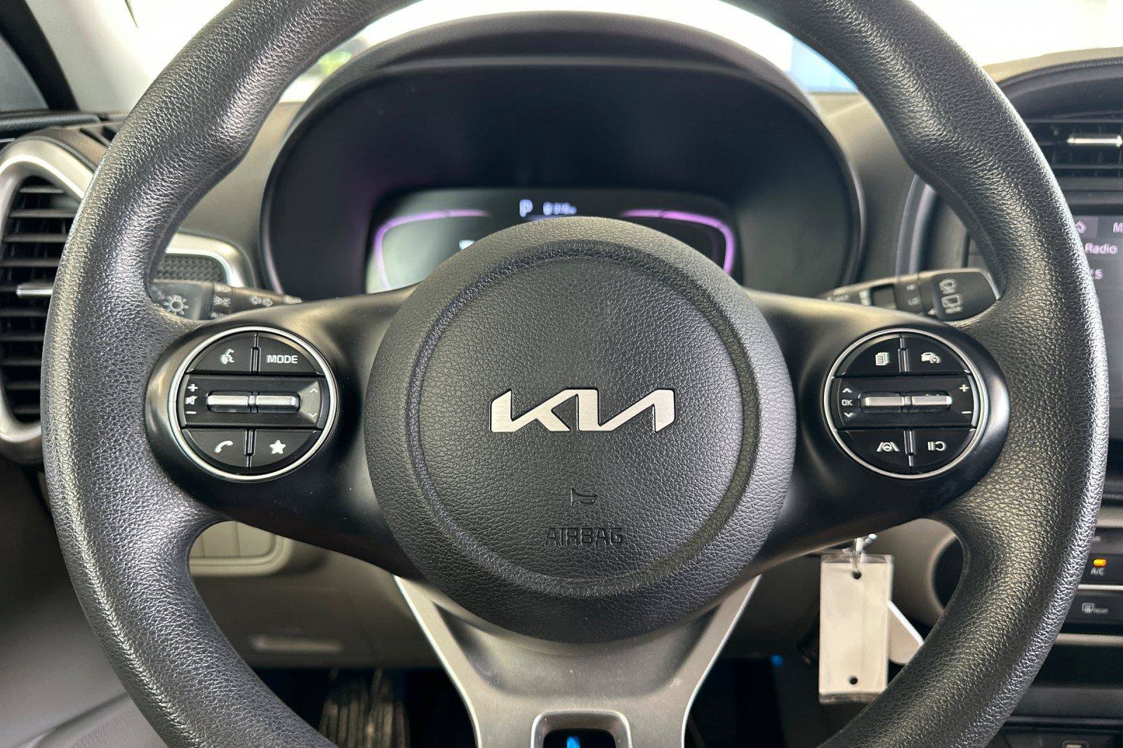 Used 2023 Kia Soul LX w/ LX Technology Package FWD image 21