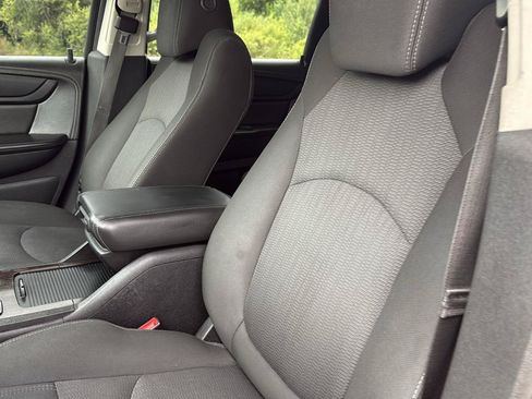 Used 2016 Chevrolet Traverse LT w/ Style and Technology Package FWD image 11