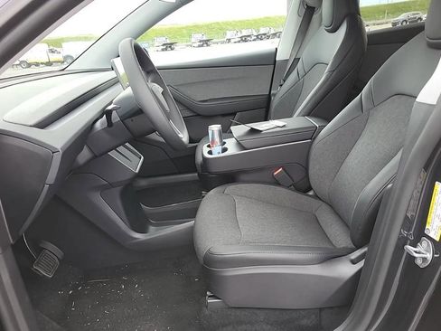Used 2026 Tesla Model Y 2WD image 4