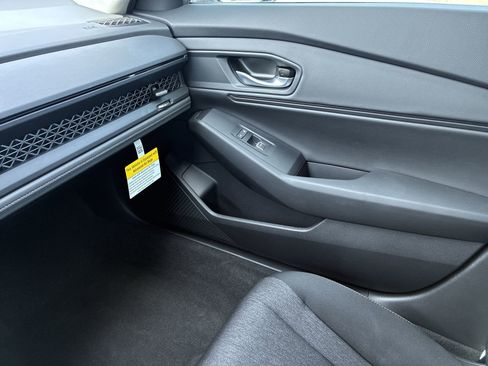 Certified 2025 Honda Accord SE image 33