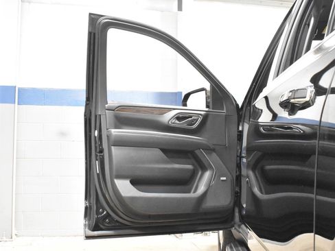 Used 2023 Chevrolet Suburban Premier AWD/4WD image 10