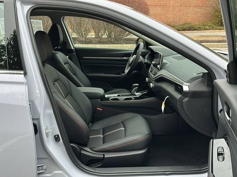 New 2025 Nissan Altima 2.5 SR AWD/4WD image 8