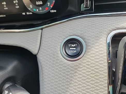 Used 2023 Land Rover Range Rover Evoque R-Dynamic S image 34