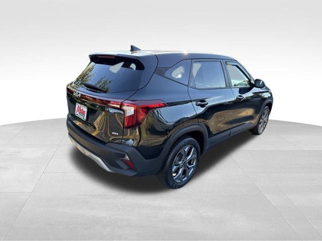 Used 2024 Kia Seltos LX AWD/4WD image 4
